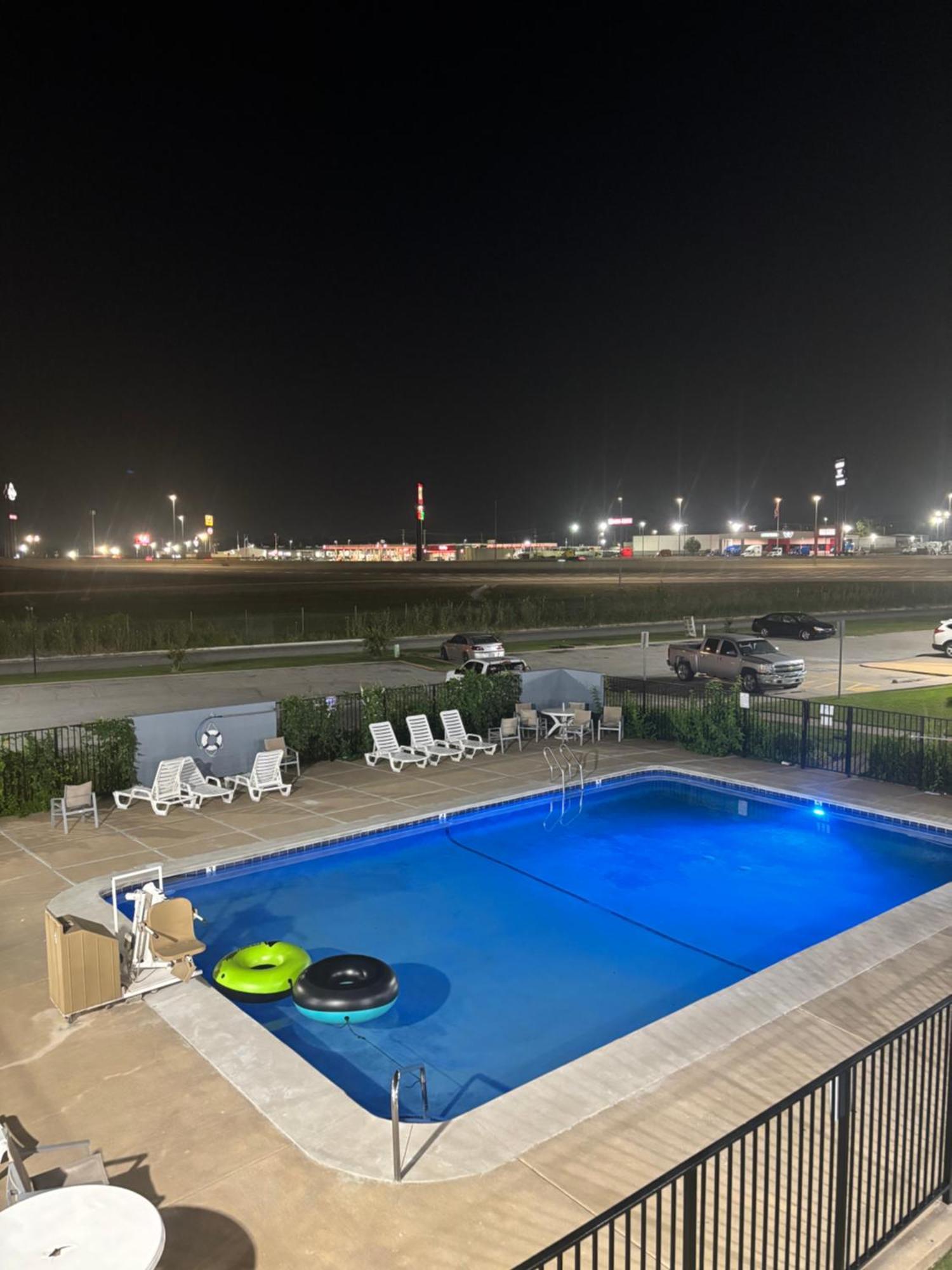 Regency Inn Tulsa Oakhurst Extérieur photo