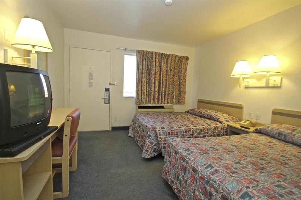 Regency Inn Tulsa Oakhurst Chambre photo